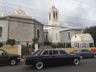 Basilica-of-Our-Lady-of-the-Angels-Cartago.-CENTRAL-AMERICA-MERCEDES-W123-300D-LIMO.jpg