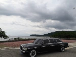 PLAYA-CALDERA-PUNTARENAS-COSTA-RICA.-MERCEDES-W123-LIMOUSINE-300D.jpg