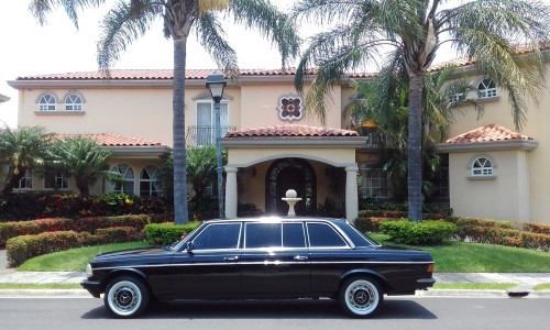 PRETTY MANSION AND LIMO IN COSTA RICA