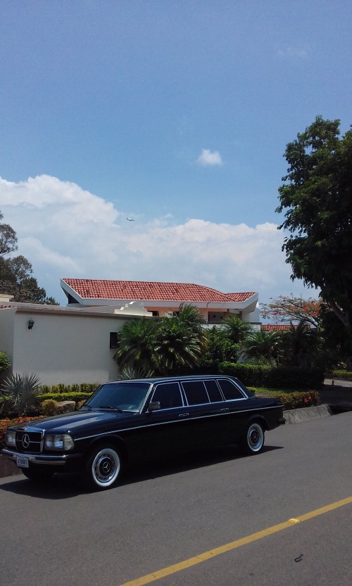 MERCEDES LIMO AFTERNOON RIDE COSTA RICA