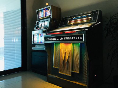 WURLITZER JUKEBOX AND DOUBLE BLACK TIE SLOT MACHINE CENTRAL AMERICA