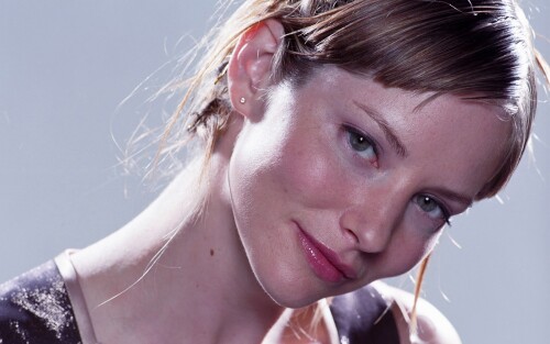 sienna_guillory_1920_1200_mar172011.jpg