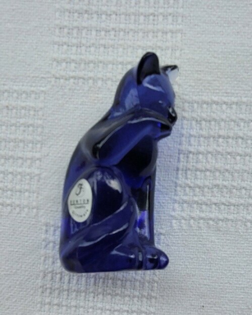 FentonLavendarCatGlassFigurineGrooming