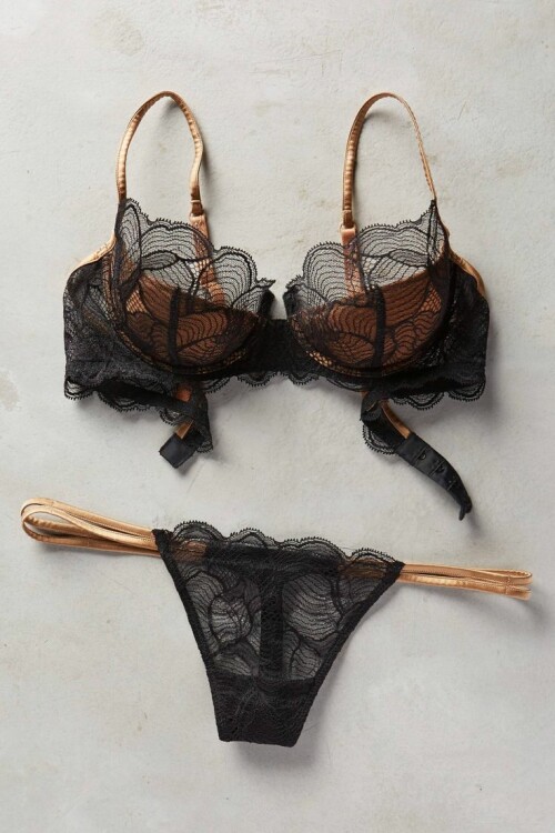 MARTY-SIMONE--LUXURY-LINGERIE.jpeg