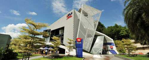 Skydiving-in-Singapore--iFly-Singapore.jpg