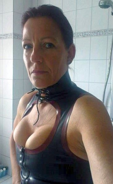 Sklave-Benjaminfiegl-und-LATEXLADY-T.jpeg