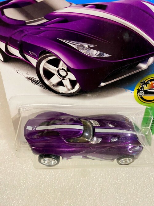 MASINKA-Hot-Wheels-Velocita-2017-Exotics-8-10-SUPER-Treasure-Hunt-DVC98-4.jpg