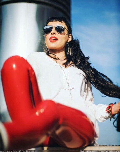 im9.eulatex-latexcatsuit-latextrenchcoat-trenchcoat-wig-divanova-divasdome-benjaminfiegl-cologne-instagram.jpg