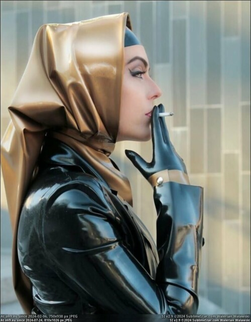 im9.eunereidadeadlysin-rubber-diva-rubbercoat-smoking-rubberfashion-22-benjamin-fiegl-steifer-schwanz-smokefetish-benjamin-fiegl-cumshot-forced-lock-up-cock-in-chastity-cage-or-girlfriend-and-boss-get.jpg