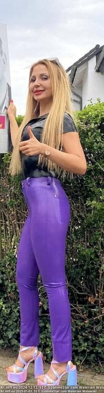 LatexfetischhureAnnaJenniferRosenmuller--latexannarosenmuller-495736380643-015736380643-49191149091143-091149091143-Annarosenmuellerlatexleggins-015736380643-091149041143-49191149041143.jpg