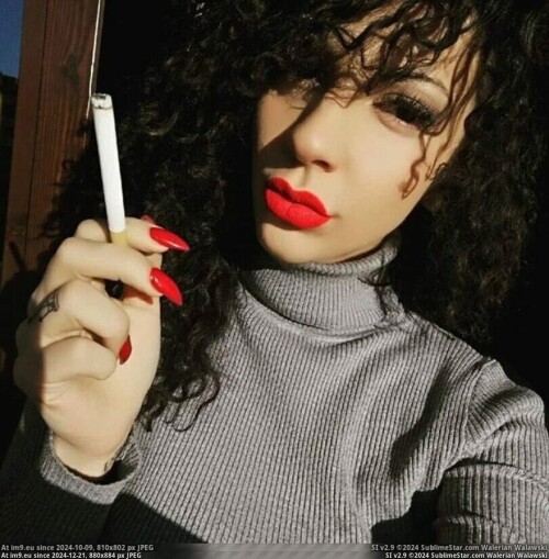im9.euwww-de-im9-eu-picture-rote-lippen-rauchend-latex-lippenstift-domina-anna-rosenmuller-smoking-fetisch-sklave-benjamin-fiegl-outing-permanent-online-0.jpg