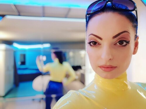 Annarosenmueller-Nurnberg-Jauerstr22-Nurnberg-privat-prostituierte--49176-24363073-Latex-gekleidet-riecht-die-Luft-extrem-betorend-gummipheromone-einatmen-ihres-stinkenden-Latex-macht-sofort-abhangig.jpeg