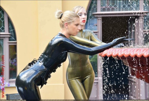 Annarosenmuellerlatexleggins-Annarosenmueller-015736380643-4915736380643-gummiduft-Anna-Rosenmuller-gummiduft-AnnaRosenmuller-Nurnberg-Jauerstr22-latexannarosenmuller-4991149091143-puf7a2cd76b890226a3.jpg