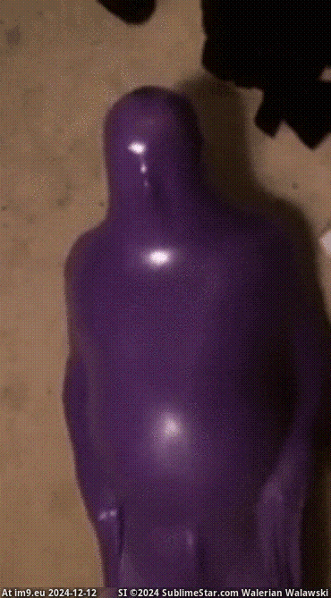 Www.im9.eualbumgummifetisch-geruch-anna-rosenm-ller-duftet-permanent-nach-gummipurple-latexbag-fetish-breathplay-slave-anna-rosenmuller-smell-of-all-latex-while-mastrubate.gif