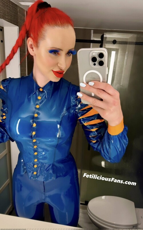 domina-anna-rosenmuller-latexfetish.jpg