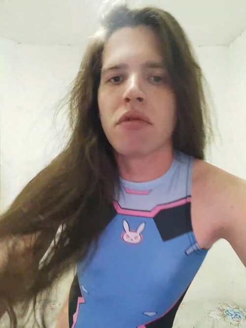 Lovelylilush-sissy-princess-in-blue-leotard-14.jpg