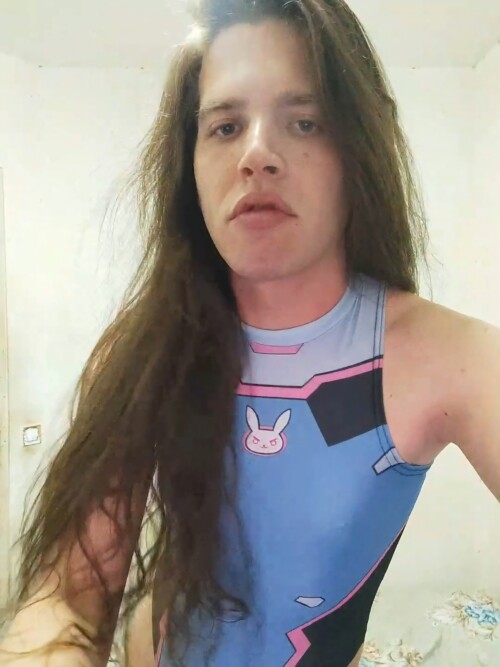 Lovelylilush-sissy-princess-in-blue-leotard-18.jpg