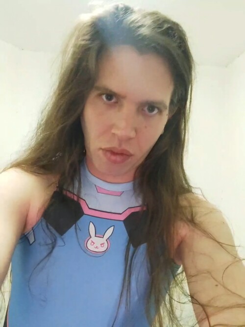 Lovelylilush-sissy-princess-in-blue-leotard-47.jpg
