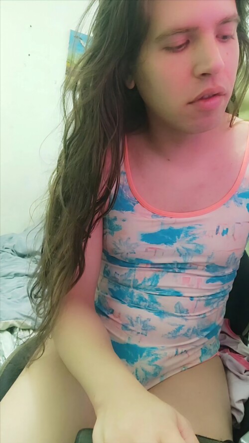 Lovelylilush-sissy-princess-in-blue-leotard-75.jpg