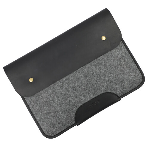 Felt-laptop-sleeve-black1.jpg