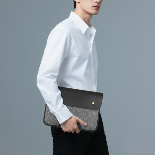 Felt-laptop-sleeve-black3.jpg