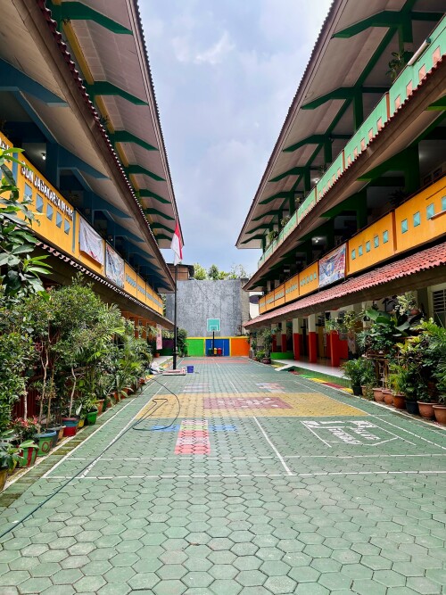 Halaman-Sekolah.jpg