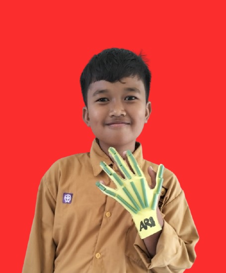 Ari.jpg