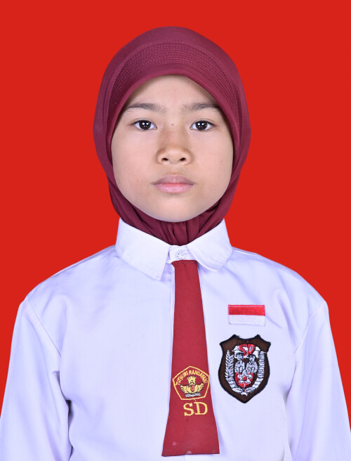 NAILA-SALWA-PUTRI.jpg