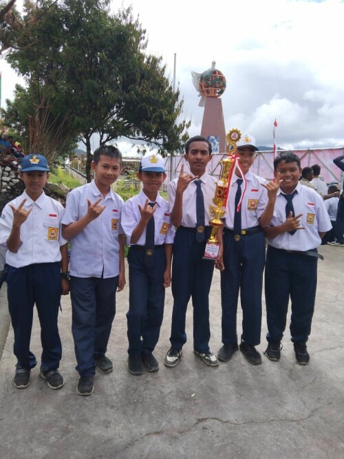 dapat-piala.jpg