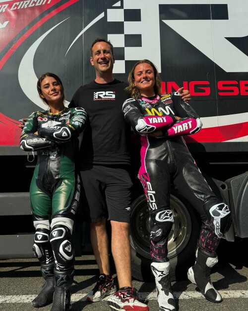 GG.bikergirls377emilybondi414--emiliadobrev..jpg