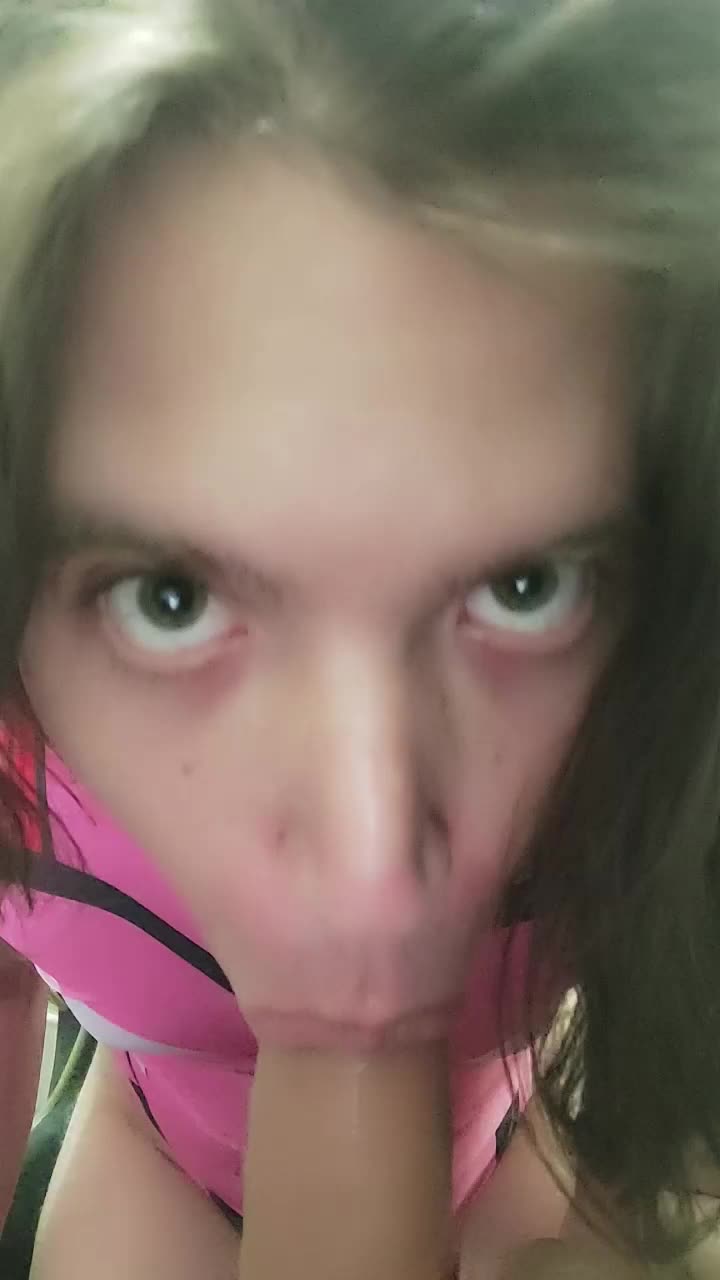 Lovelylilush-suck-dildo-1.mp4