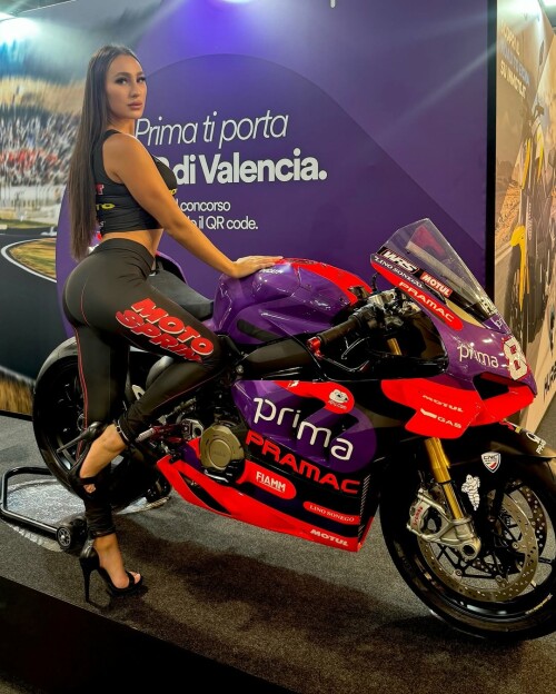 GG765italian-racesgirl-s_stellaamanda_-Amanda-X-motorbikeexpo.jpg