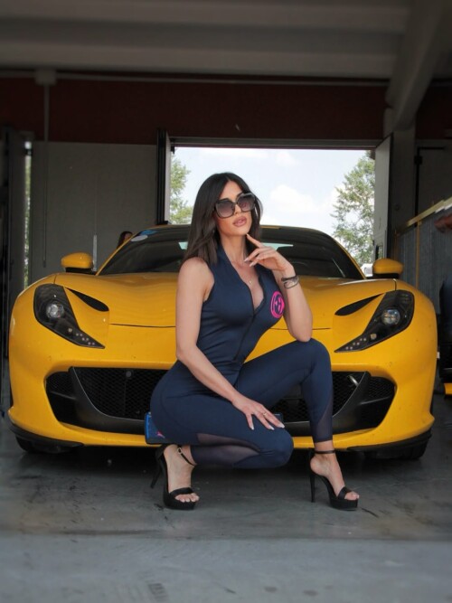 GG765italian-racesgirl.jpg