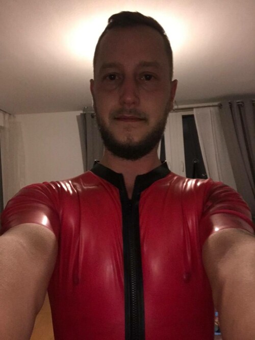 Benjaminfiegl-pinklatex.jpg