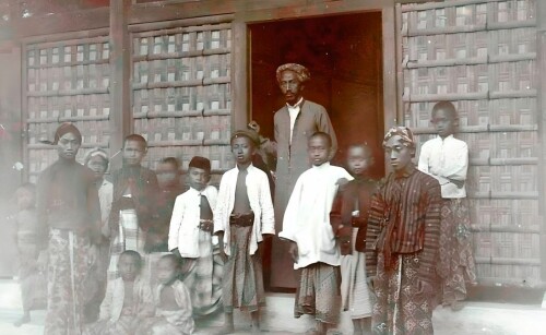 Kyai-Dahlan-dan-murid-4032669599.jpeg